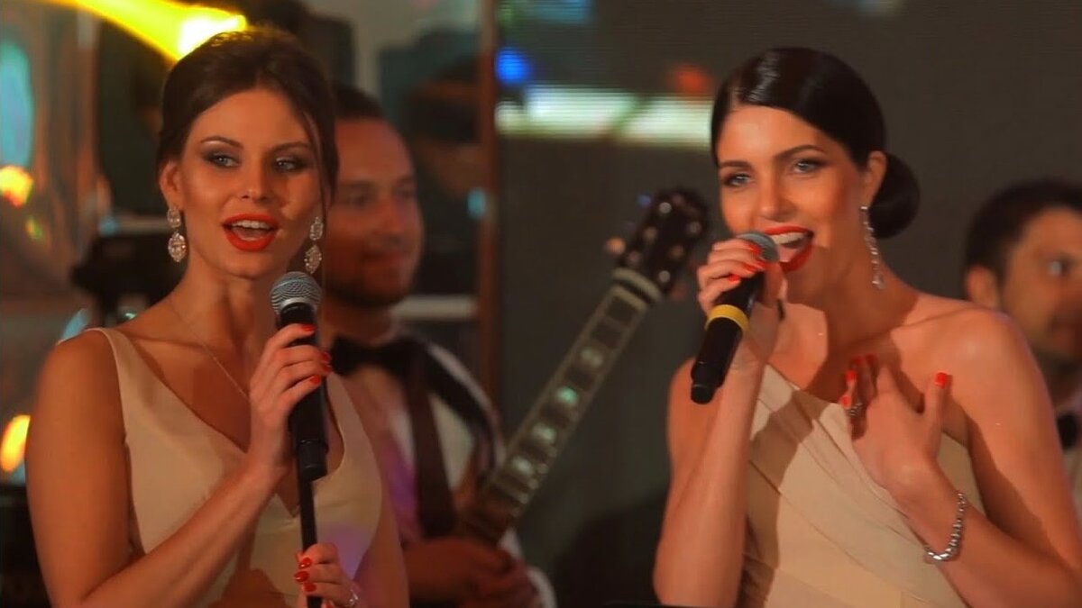 Кадр из видео с песней-переделкой «Школа, школа я скучаю» («Любовные истории») на свадьбу от подружек