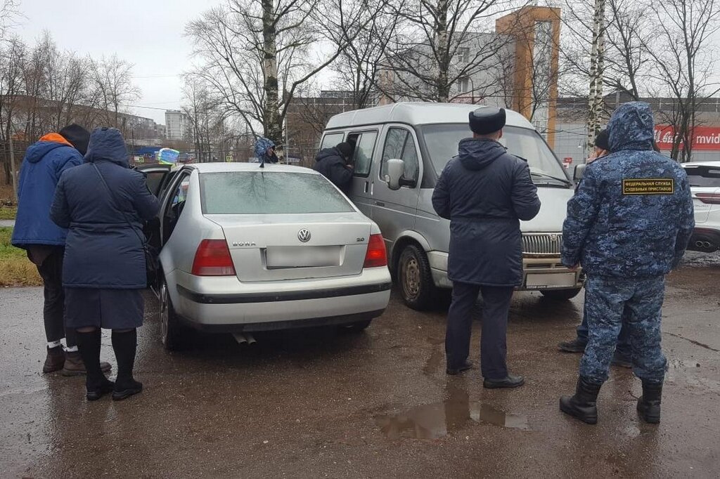    Совместный рейд судебных приставов, инспекторов ГИБДД и регионального управления автомобильных дорог прошел 13 ноября на проспекте Победы, напротив "М.Видео".