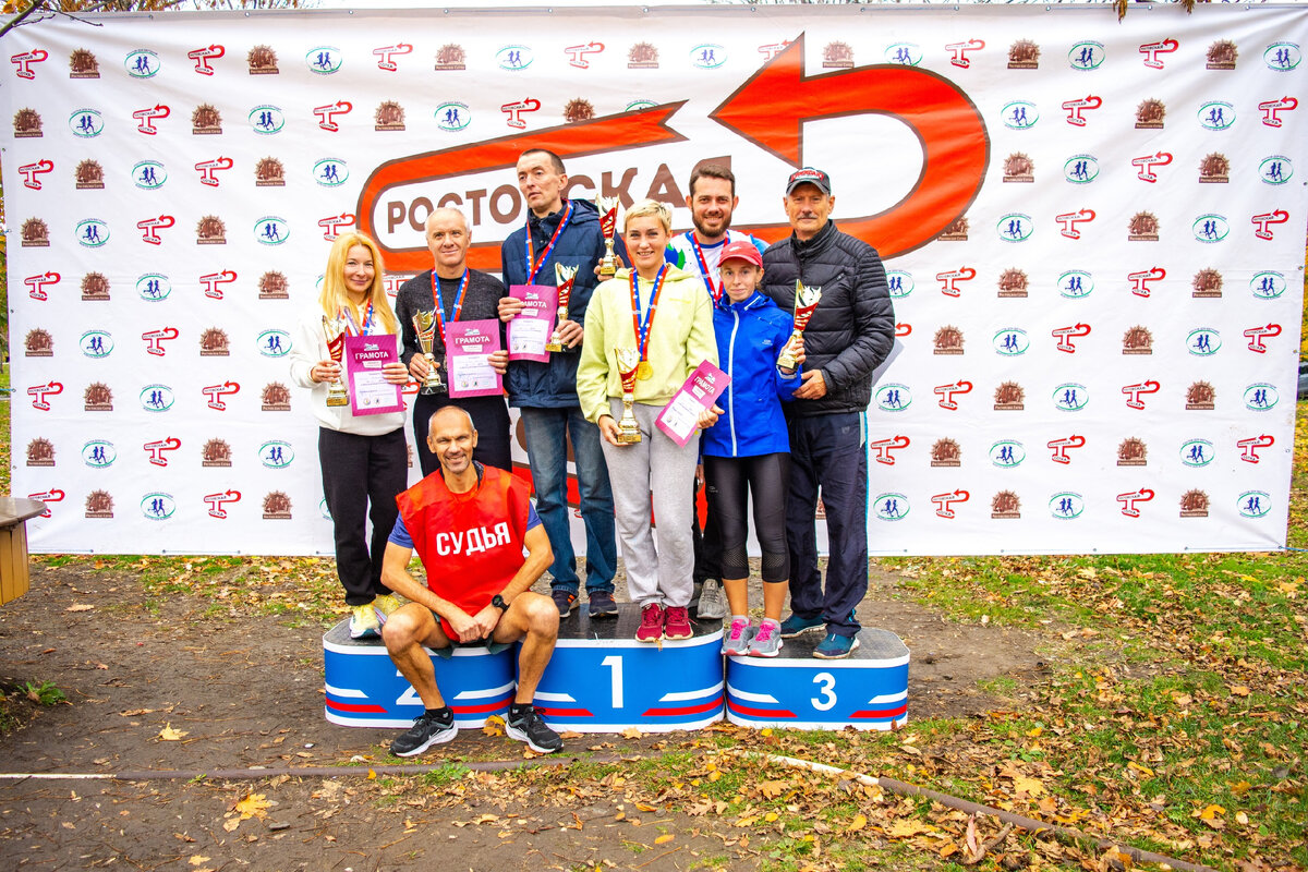 Победители и судьи на дистанции 50км. Фото Татьяны Лушпенко. 