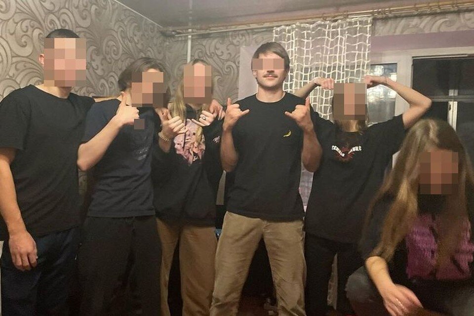 На вечеринке у учителя дети пили и курили вейпы. Фото: соцсети.