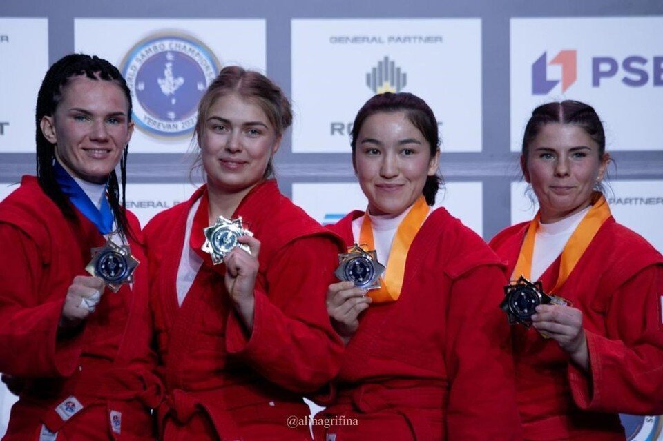    Ксения – дочь легендарного тренера Валерия Задворнова и чемпионки России Елены Задворновой