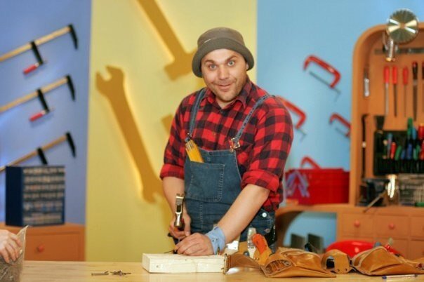 В ситкоме "Папа на все руки", народу показали тех самых - реальных зрителей, которые и смеялись в тех ситкомах за деньги.