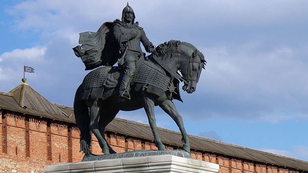 ПАМЯТНИК ДМИТРИЮ ДОНСКОМУ. ФОТО: NATALIA SIDOROVA / SHUTTERSTOCK.COM