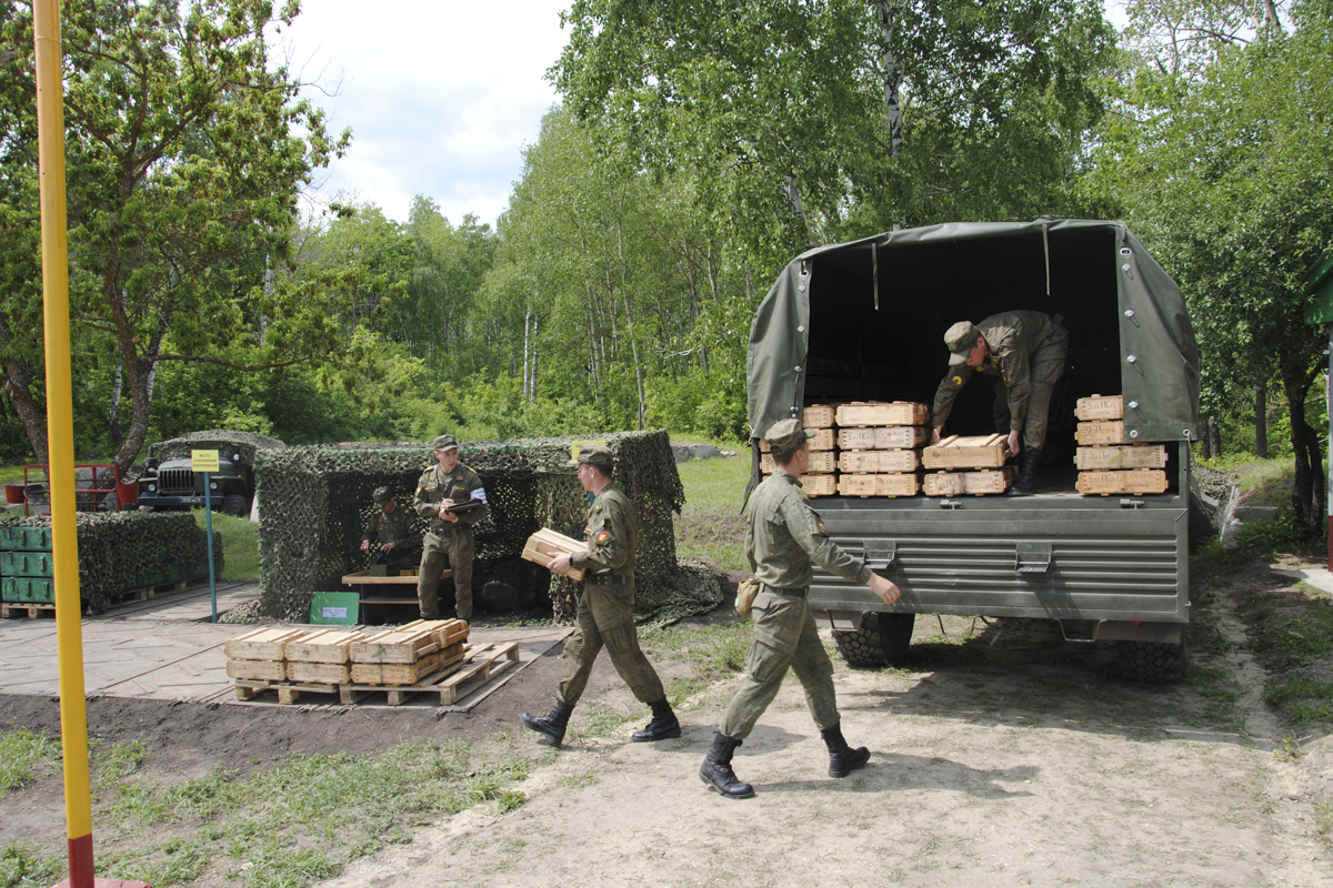 Погрузка личного состава. Обеспечение войск боеприпасами.