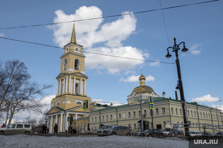    Музейщики продолжают освобождать помещения Спасо-Преображенского собора