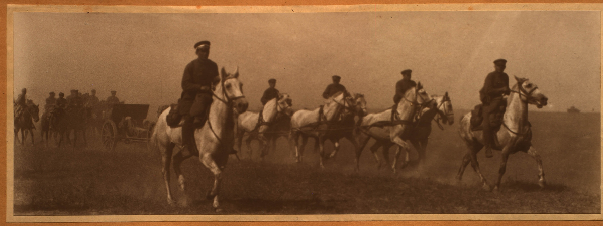 Конная артиллерия на Больших Киевских маневрах в сентябре 1935 г. Источник: Кавалерия РККА