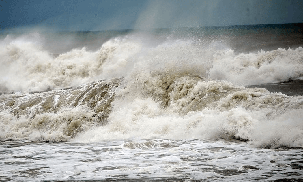    Эль-Ниньо приводит к повышению уровня воды в океане