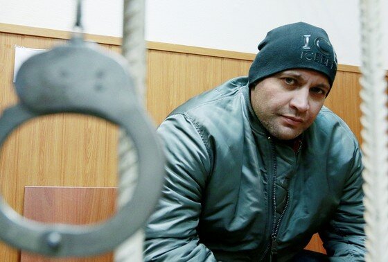    Сергей Хаджикурбанов, обвиняемый по делу об убийстве журналистки Анны Политковской, в зале заседаний Басманного суда, 2012 год