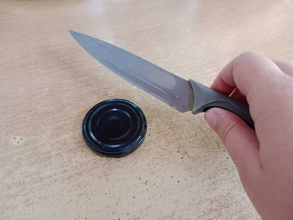 Чем заменить овощечистку? Понадобятся 2 предмета, которые есть на кухне почти у всех — Полезно