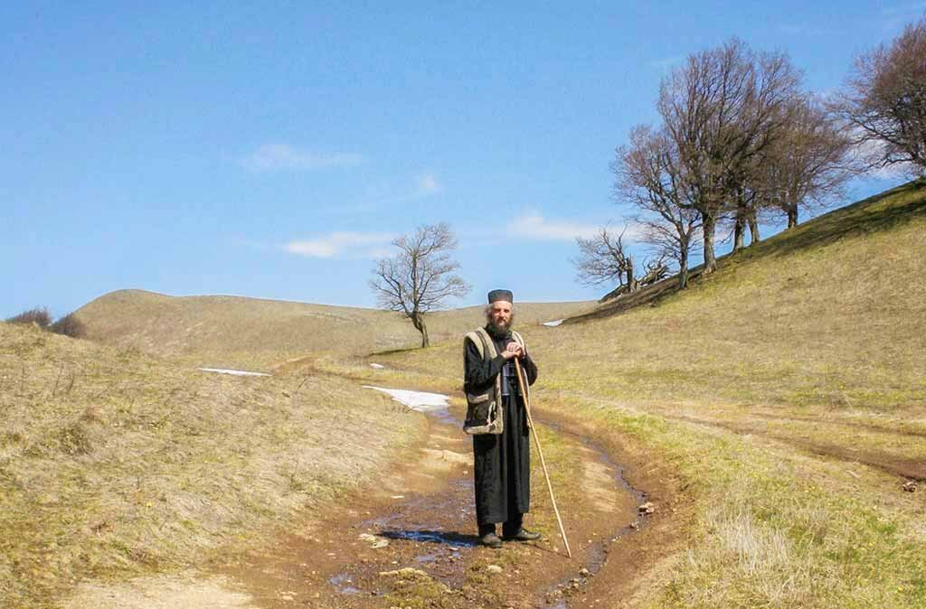  Архимандрит Лазарь (Абашидзе) (1959 — 2018), священнослужитель Грузинской Православной Церкви, иконописец, духовный писатель, публицист, основатель монастыря Воскресения Христова.