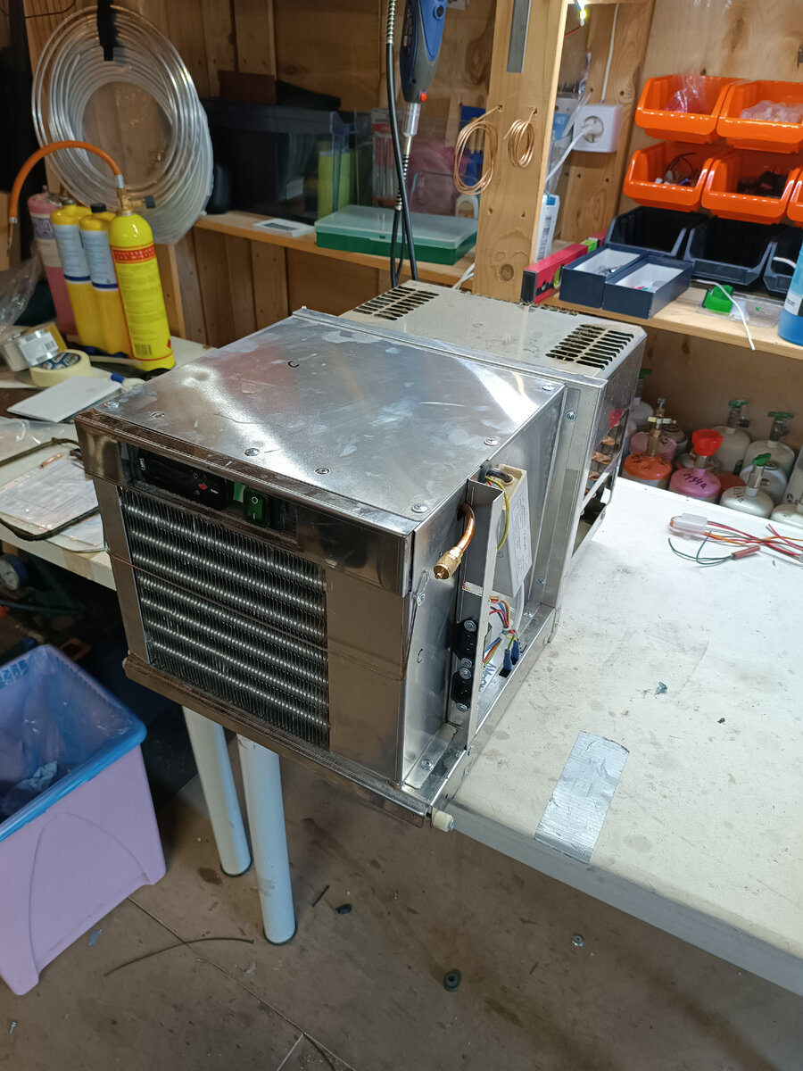 Холодильный агрегат охлаждаемого стола
