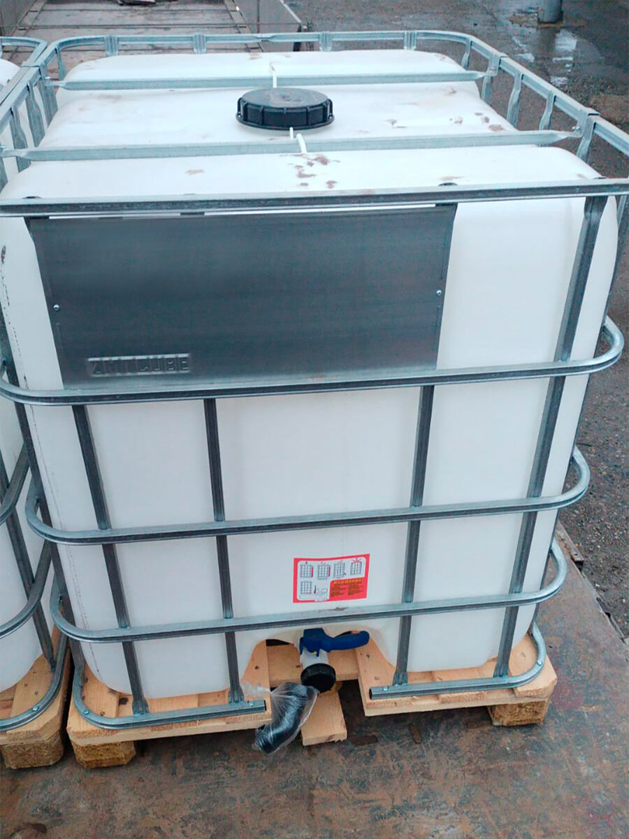 IBC-контейнер на деревянном поддоне