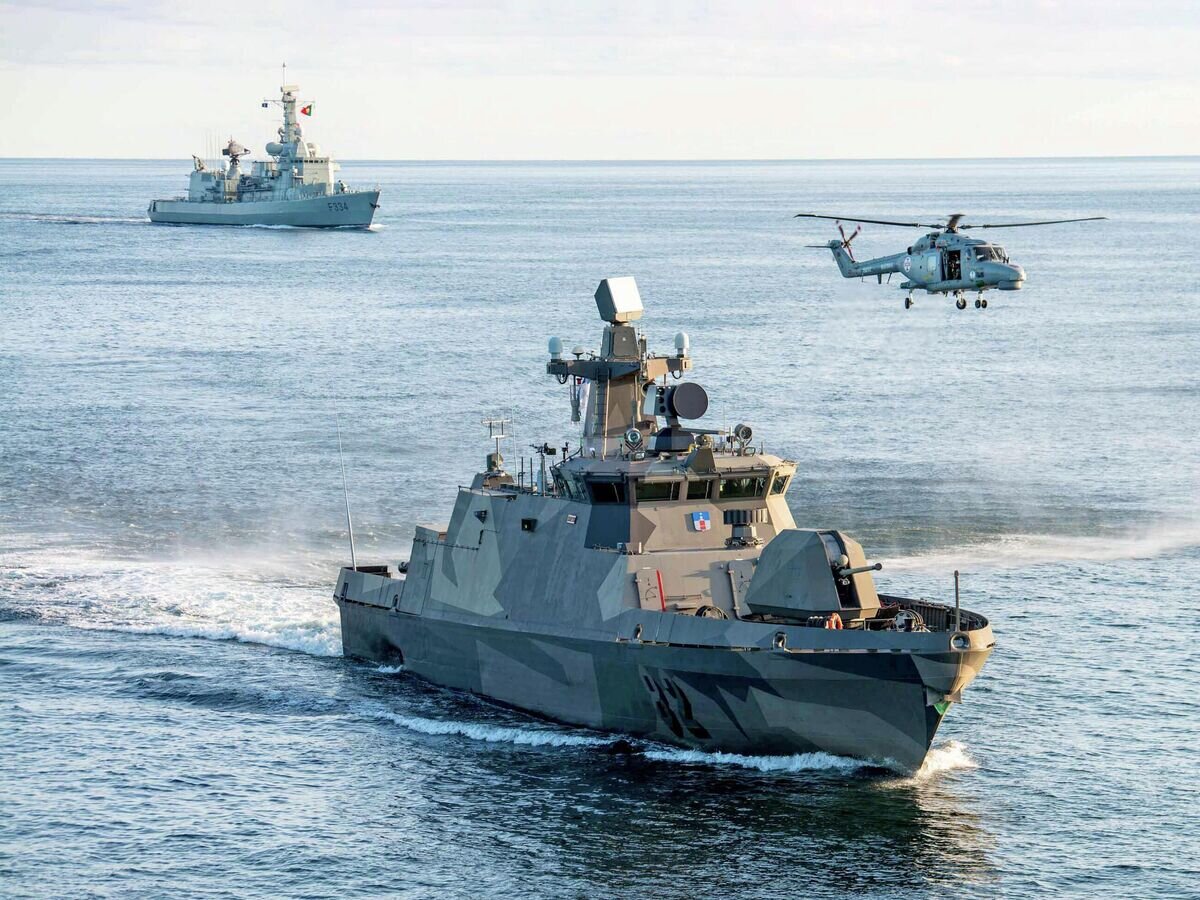    Корабли Первой постоянной морской группы НАТО во время учений с финским быстроходным ракетным катером FNS Hanko в Балтийском море© Фото : NATO