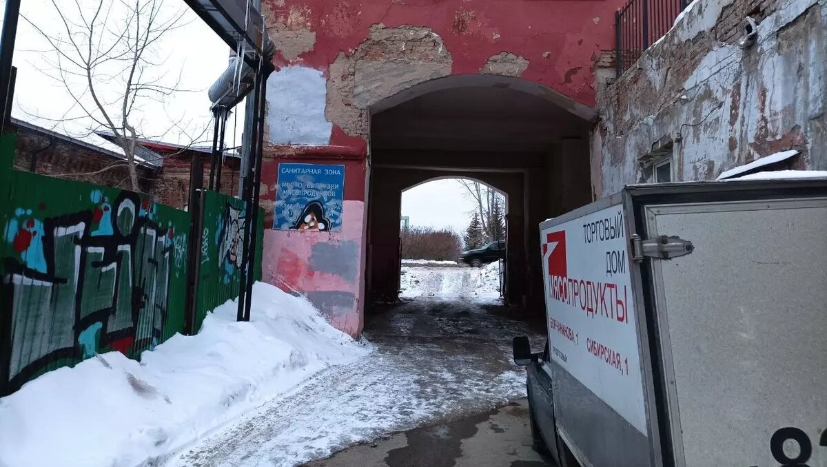     С начала года на улицах Перми чиновники нашли более 16,3 тыс. незаконно нанесенных граффити.