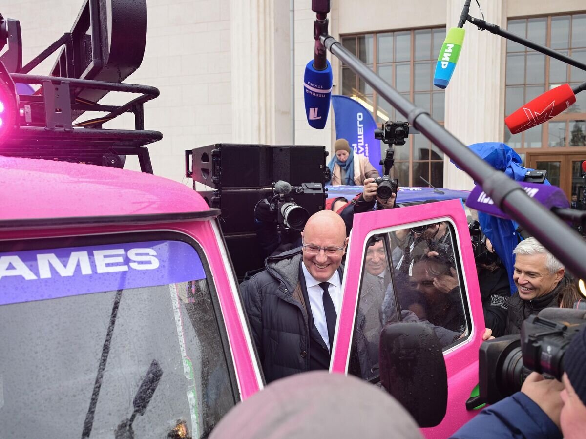    Заместитель председателя правительства РФ Дмитрий Чернышенко во время церемонии празднования 100 дней до начала "Игр Будущего" и старта автопробега "Игры Будущего. Путь трофея" © РИА Новости / Владимир Астапкович