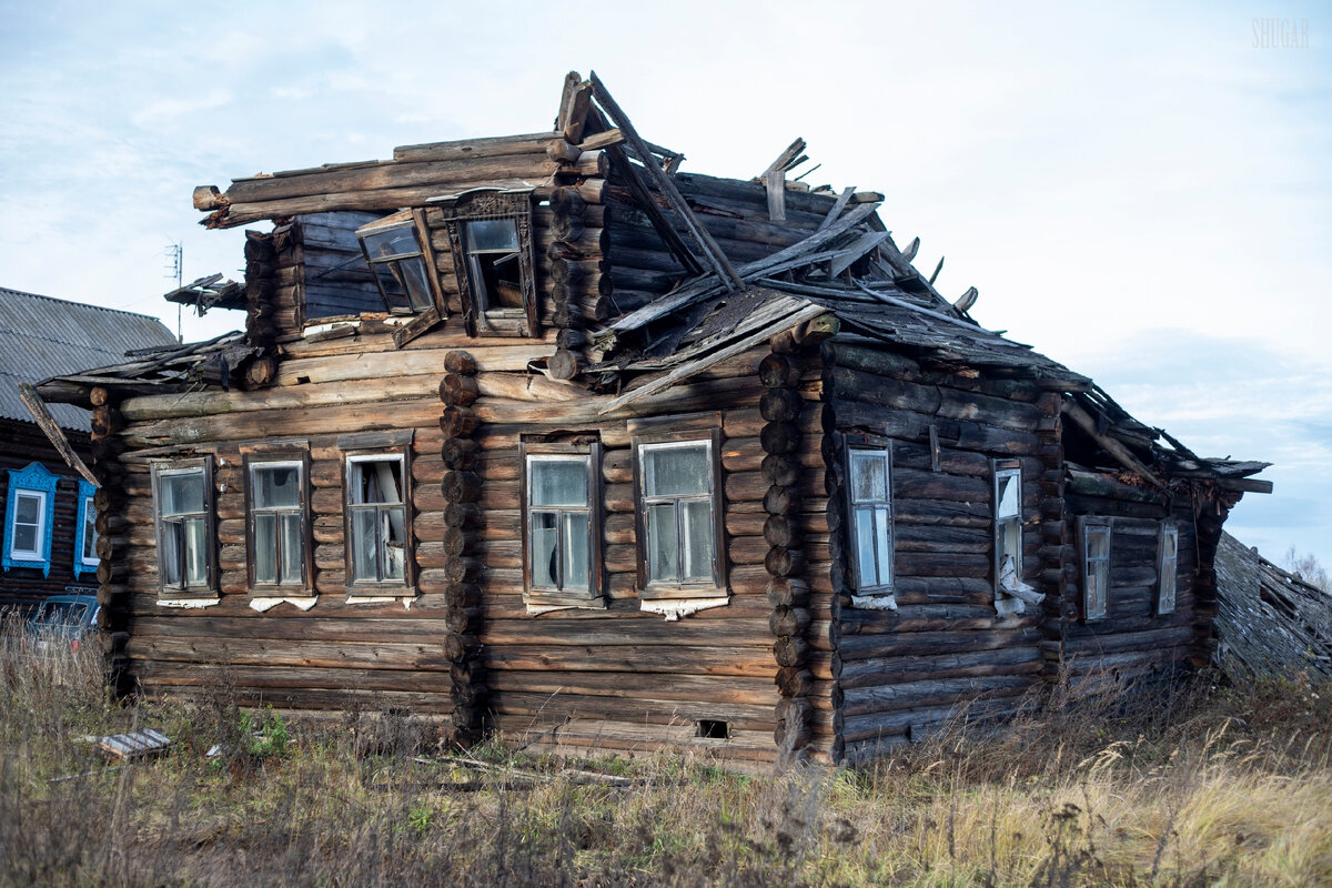 Старинный дом в глухой деревне. Время забирает своё | Света Шуга | Дзен