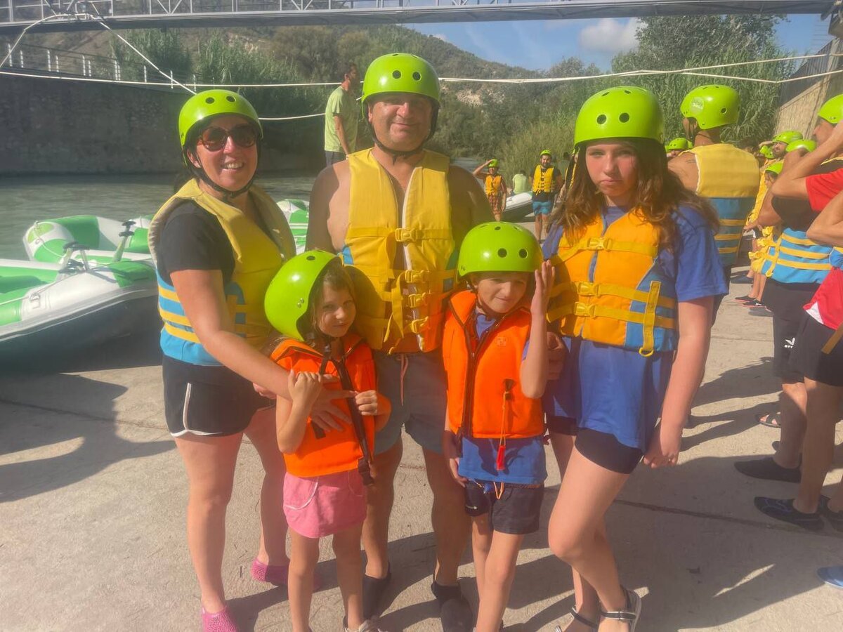 Наша весёлая кампания ! Особенно мероприятие нравится старшей дочери ))) 