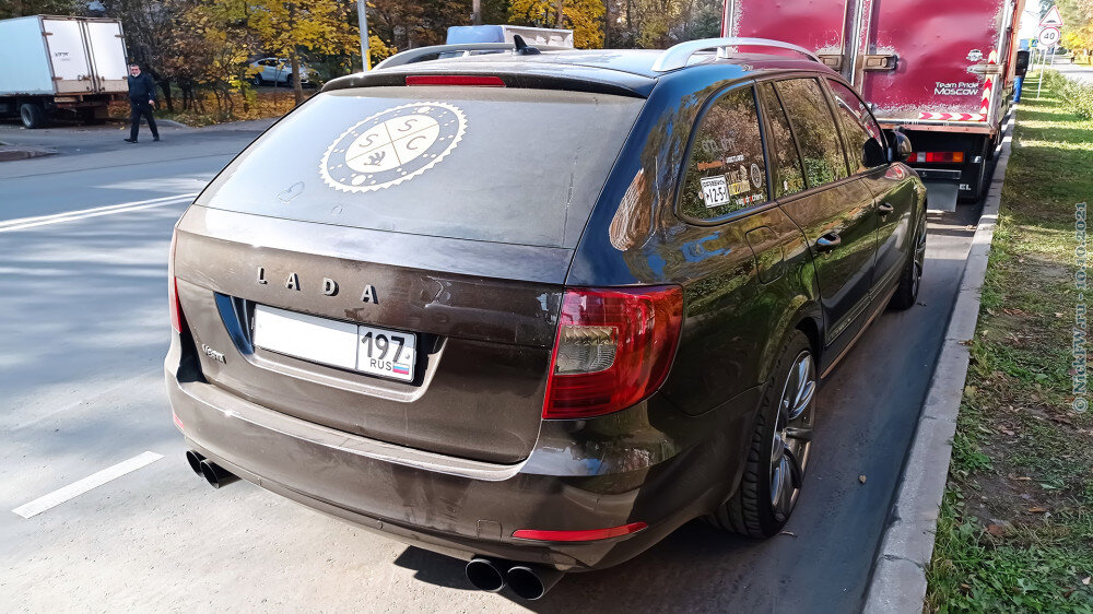 2. LADA Vesta? — с кормы... © NickFW.ru — 10.10.2021г.