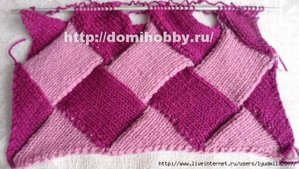 Процесс вязания "истинным" энтрелаком. Источник указан на фото.