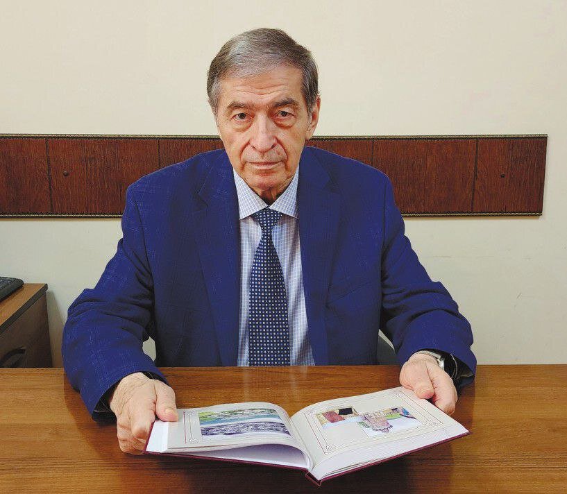 Декан филологического факультета Шабан Мазанаев