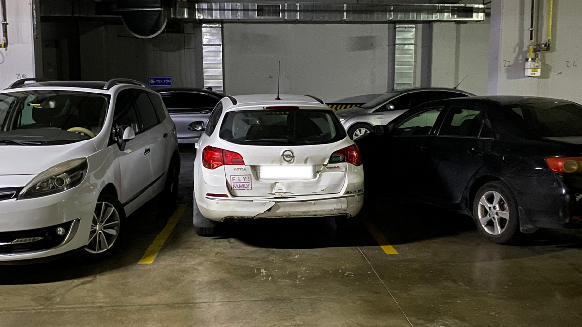 Вот так в меня влепился мужик на светофоре 