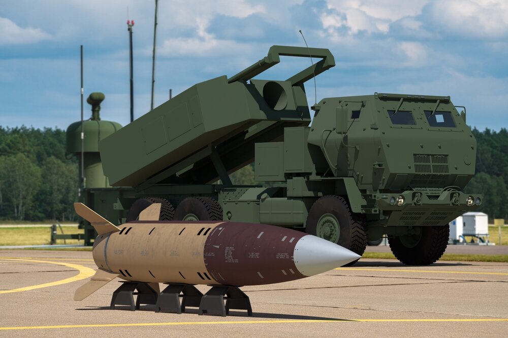 ATAСMS - твердотопливная тактическая баллистическая ракета класса "земля — земля".