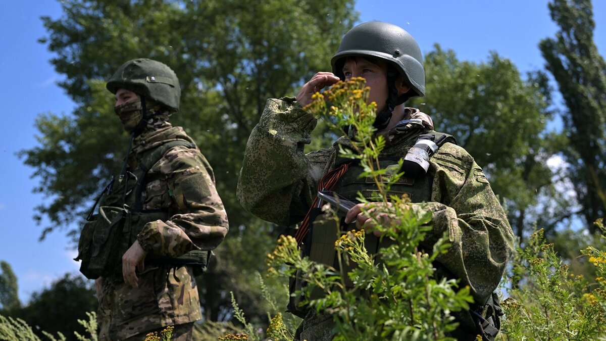    Военнослужащие ВС РФ на огневой позиции© РИА Новости . Евгений Биятов