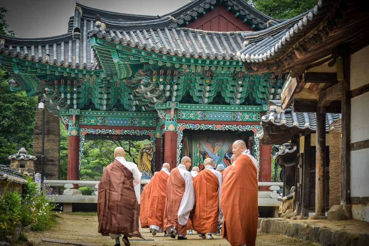 Какое вероисповедание в корее. Буддийский храм Синхынгса в Южной Корее. Буддизм в Южной Корее. Буддийский храм Кымсонса в Южной Корее. Южная Корея религия буддизм.