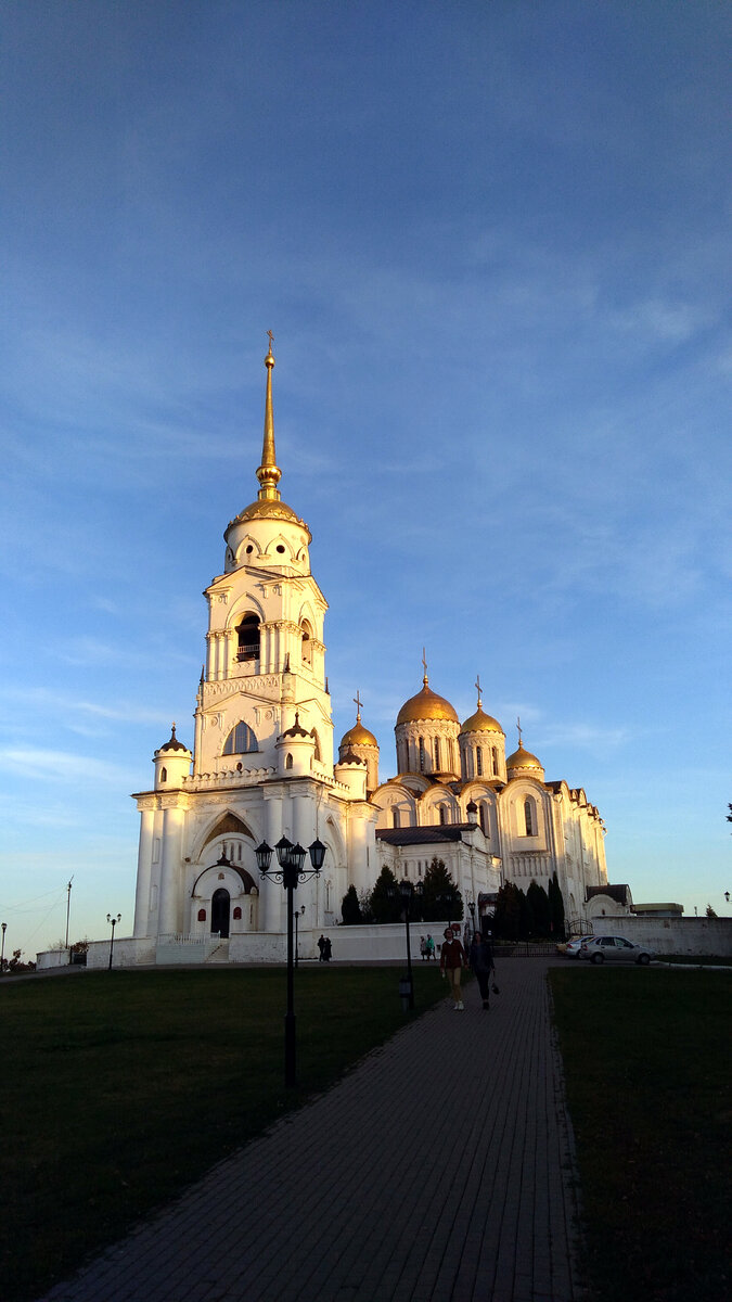 Успенский собор в вечерних сумерках