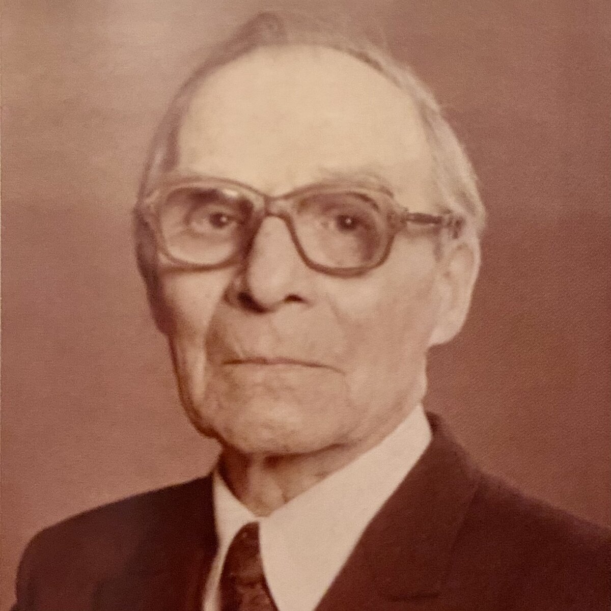 И.И. Штанько (1894-1991), известен прежде всего как отец знаменитого сорта ‘Утро Москвы’, но главным своим достижением считал проведённую работу по поиску, отбору и испытанию шиповников в качестве подвоя для роз.