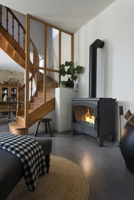 Дровяной камин в квартире. Источник: https://ru.pinterest.com/pin/3588874694680792/