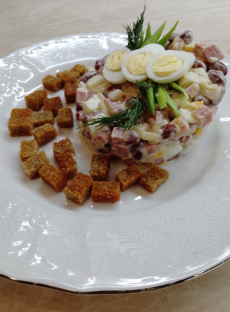 Быстрый салат с фасолью, кукурузой и колбасой — пошаговый рецепт с фото