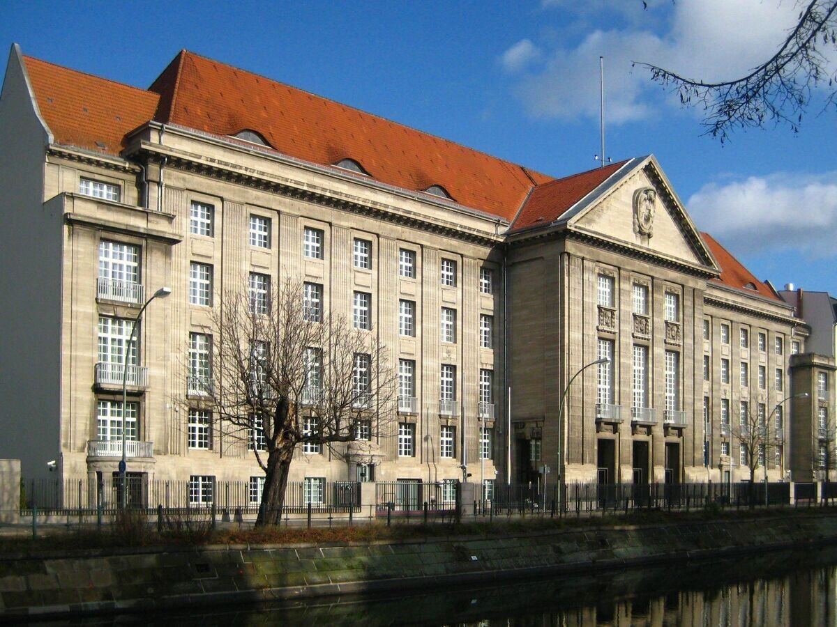    Здание министерства обороны ГерманииCC BY-SA 3.0 / Jörg Zägel /