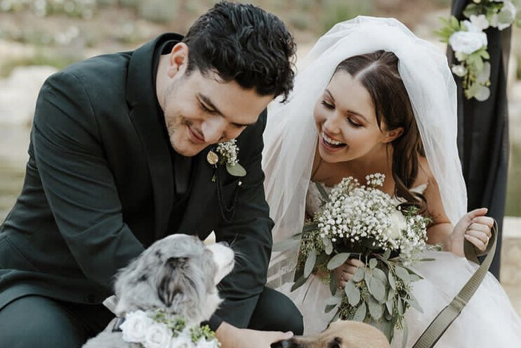     Звезда фильма «Пираты Карибского моря» Сэмми Ханратти вышла замуж за мужчину из приложения для знакомств