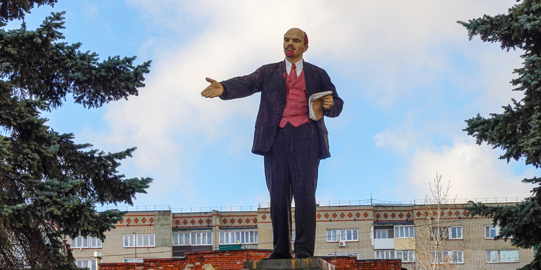 Нашёл в Пензенской области цветной памятник Ленину