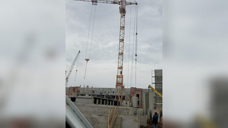    Стало плохо на высоте. Женщину-машиниста башенного крана спасли в Нежинке    Белов Михаил Александрович