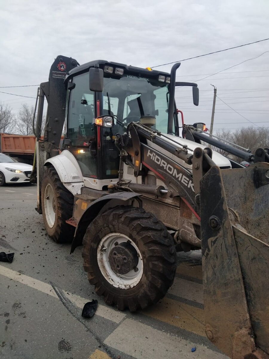    Водитель экскаватора в этот момент совершал разворот. УМВД по Оренбургской области
