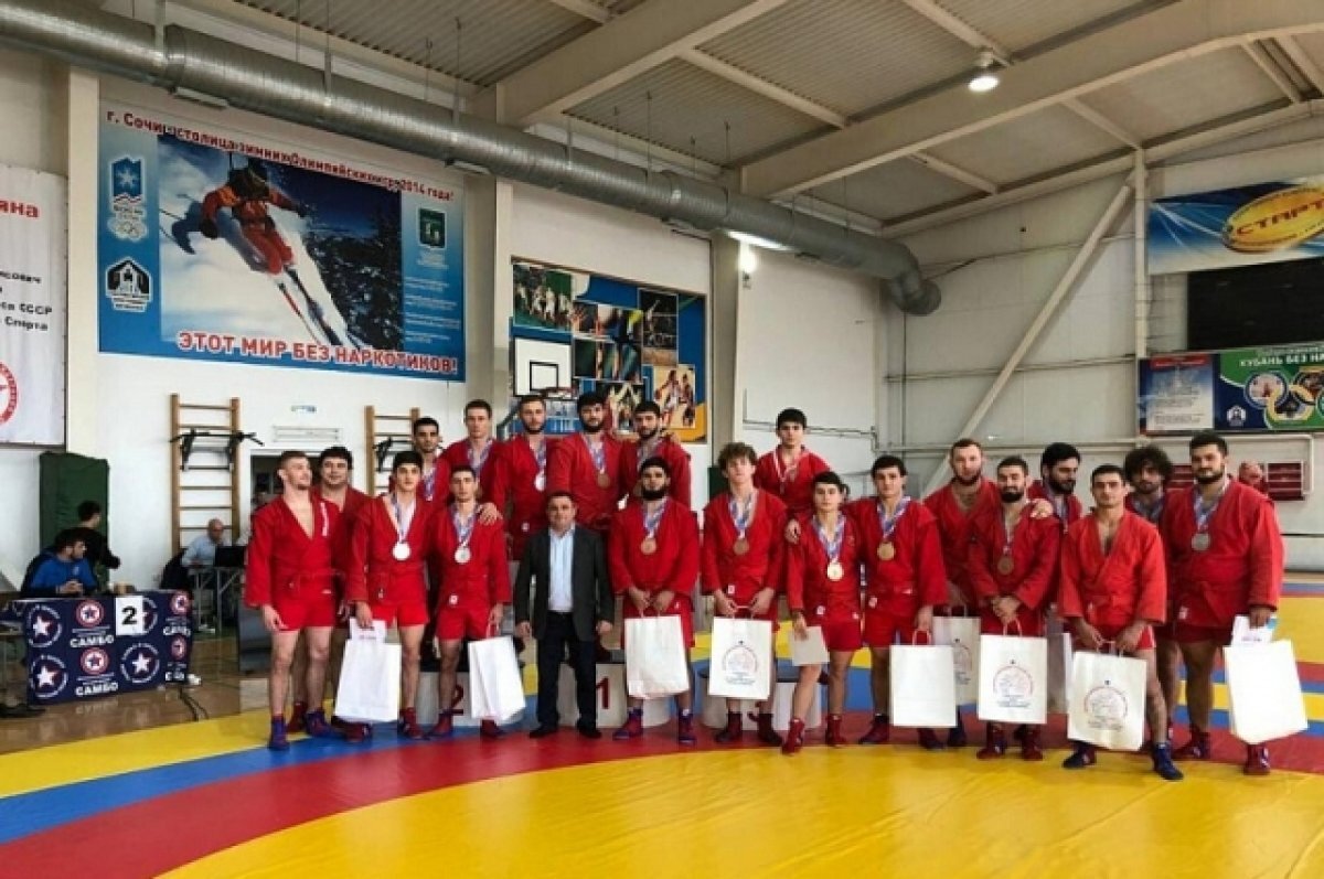    Кубанские самбисты завоевали на всероссийских соревнованиях 18 медалей
