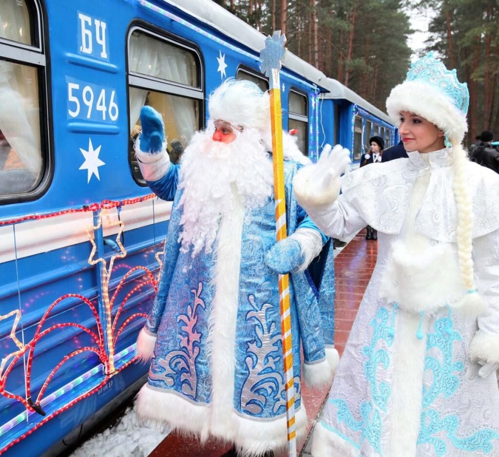 Зимний экспресс в Великий Устюг к деду Морозу. Новогодний экспресс в Великий Устюг. Новогодний экспресс к деду Морозу в Великий Устюг. Туристический поезд в Великий Устюг.