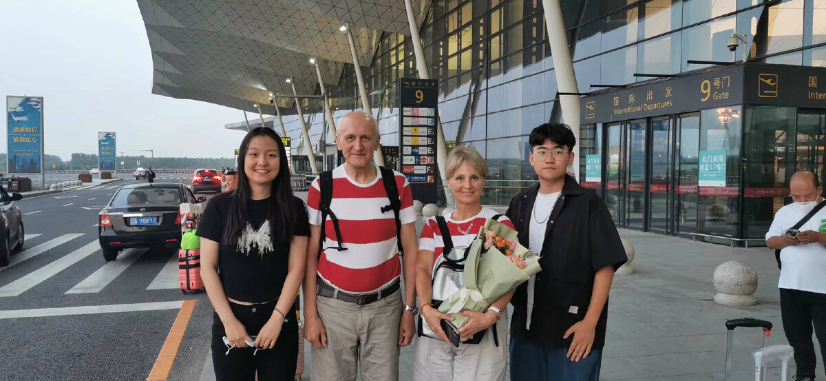 Очень радушно встречают гостей