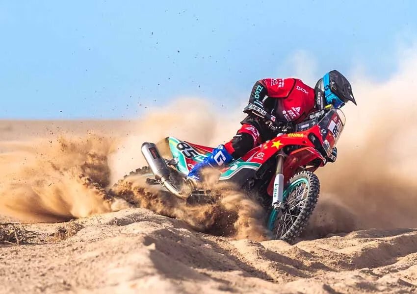 Кове участвовал в ралли Дакар в этом году на трех машинах 450 Rally Pro. Впечатляет, что все мотоциклы завершили изнурительную двухнедельную гонку.