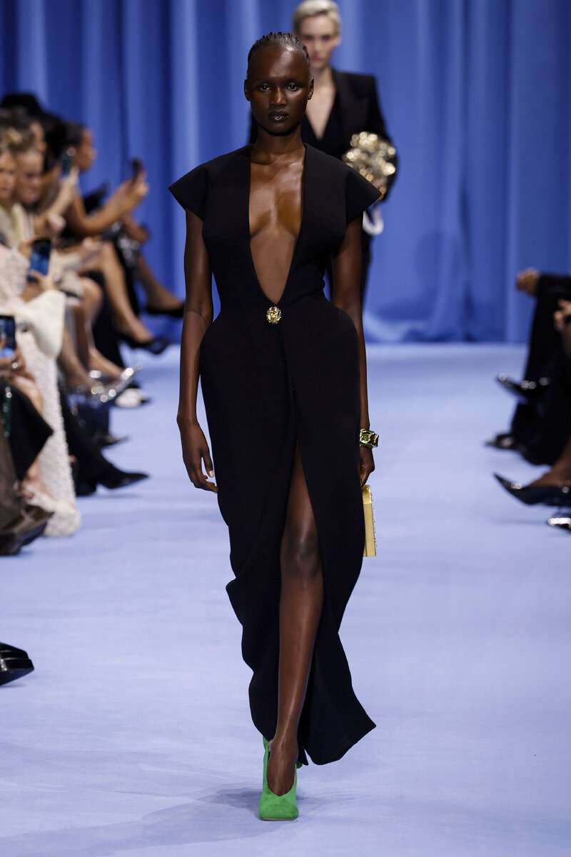    Эффектные черные платья на Новый годLegion-Media