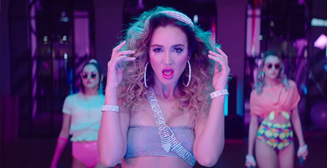 бузова 2022. бузова вай фай. бузова у камина. ольга бузова клипы.