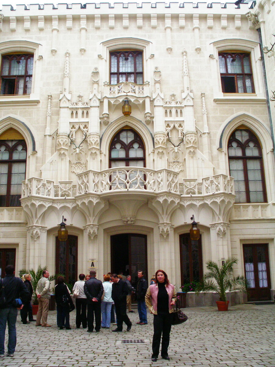 очень изящный белоснежный замок