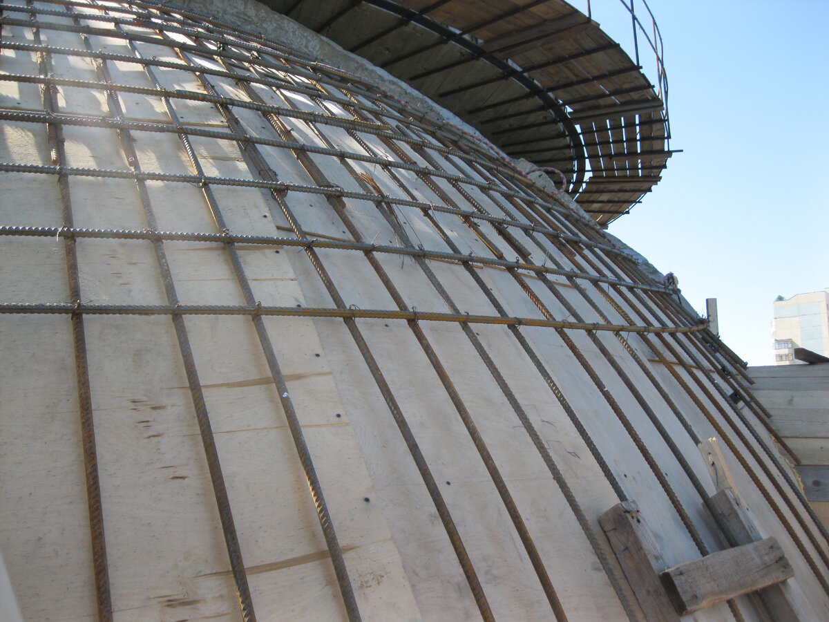 Вязка арматуры на восточном полусводе