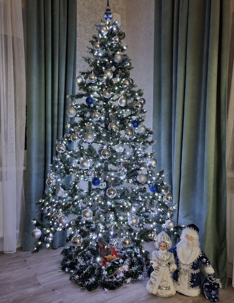 Наша ёлочка в прошлом году