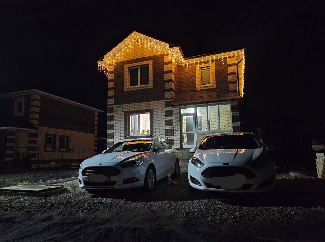 Начало украшения дома в этом году