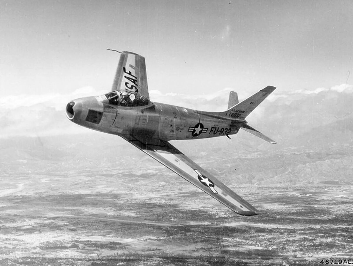 12 апреля 1951 черный четверг. F-86 Sabre. North American f-86 Sabre. F-86 Сейбр в Корее. Истребитель Сейбр.