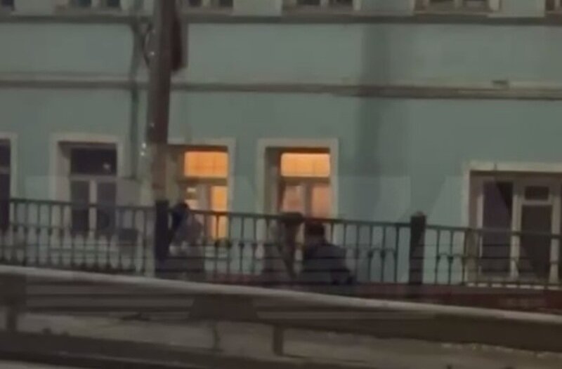    Пенсионерки с «коктейлями Молотова»: в российских регионах продолжаются нападения на военкоматы