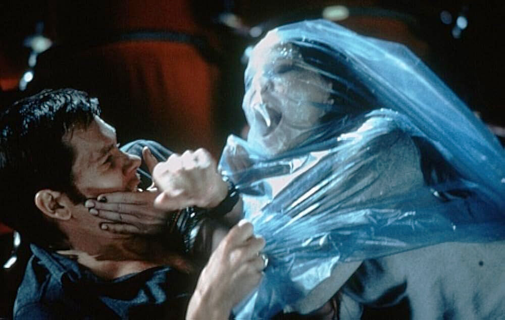 Кадр из фильма Stir of Echoes. Режиссер: Дэвид Кепп. Оператор: Фред Мерфи. Производство: Artisan Entertainment